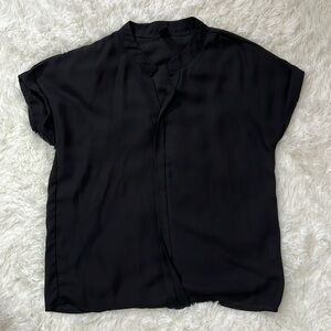 Black v-neck short sleeve top